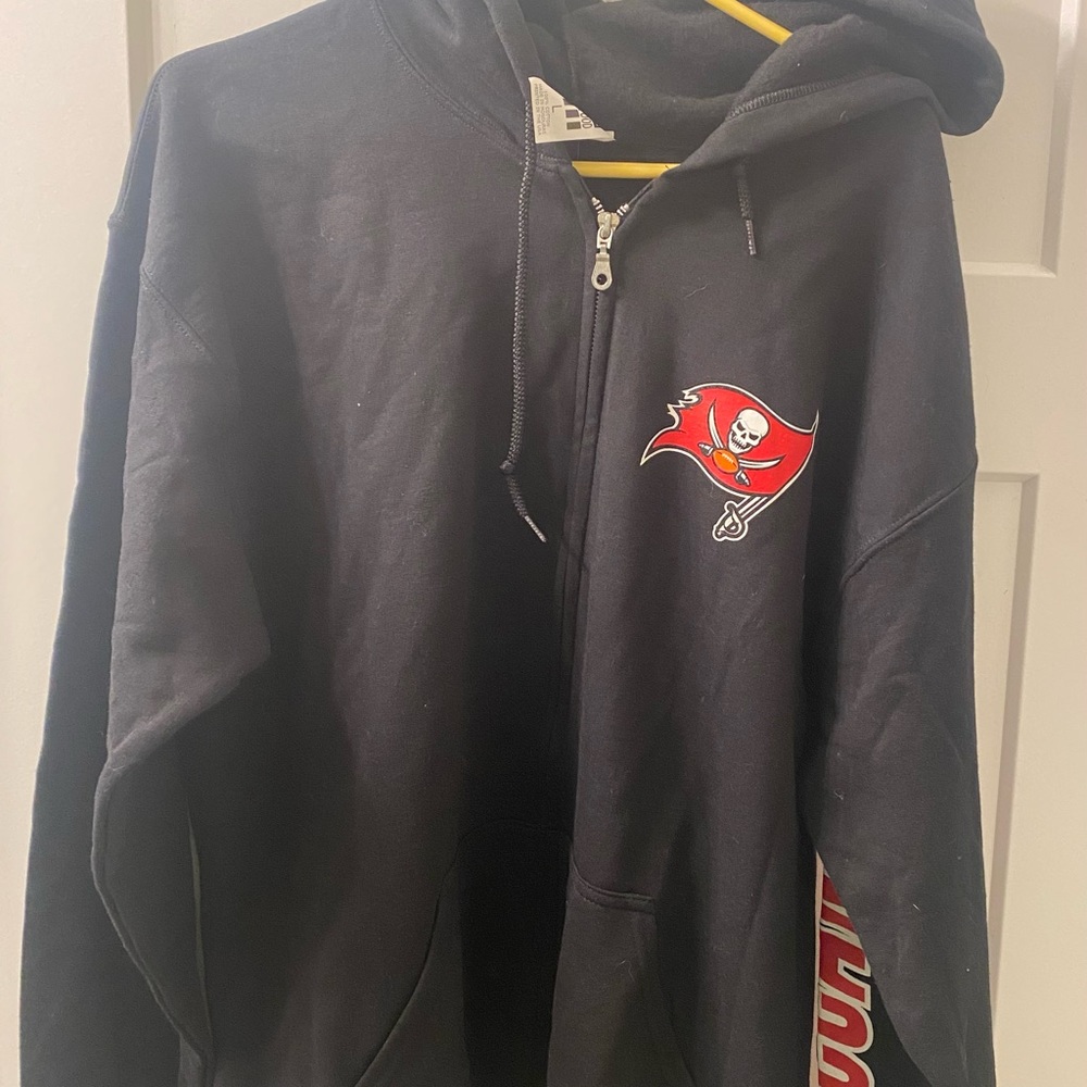 Buccaneers NFL sweatshirt large.